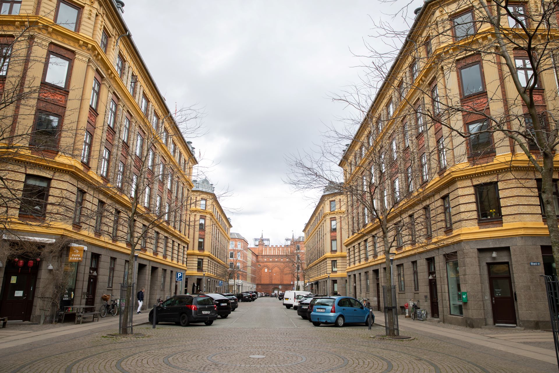 A/B Skydebanen fylder hele A/B Skydebanegade på Vesterbro.