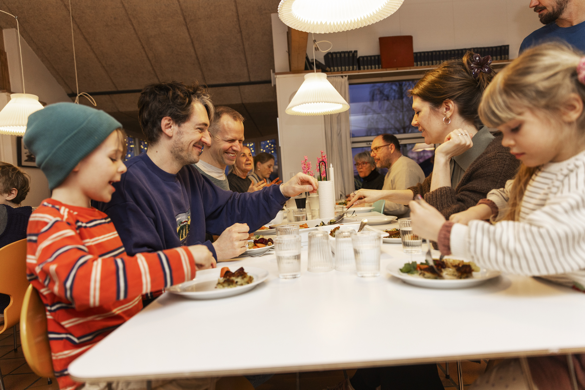 Det fælles måltid er med til at samle både børn og voksne.