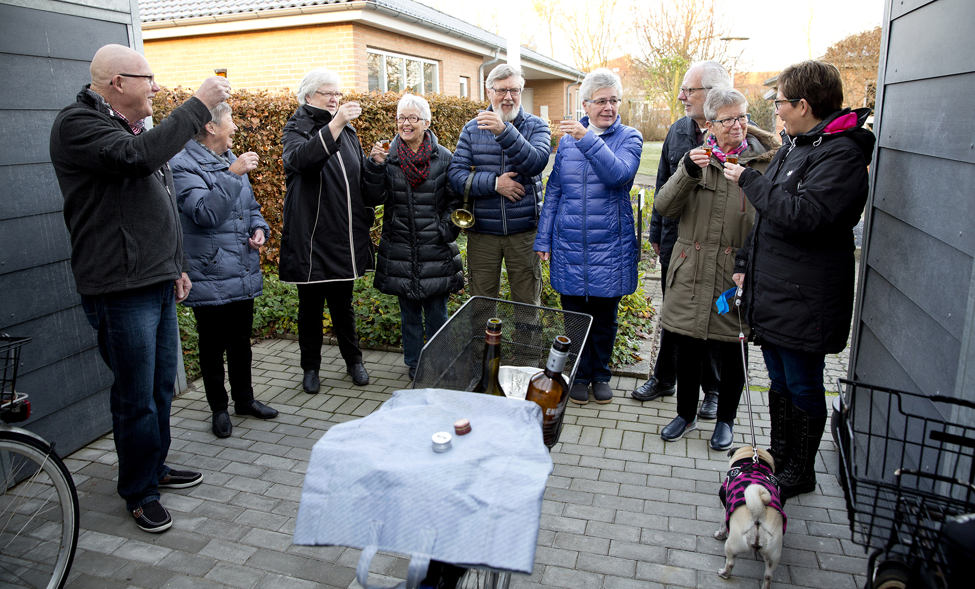 Andelshaverne får en morgendram sammen udenfor