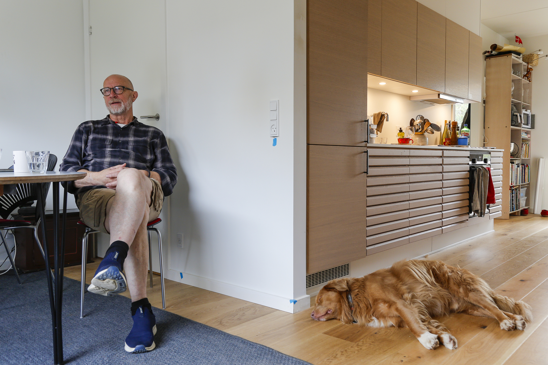 Carsten Møller nyder sin smukt arkitekttegnede andelsbolig.