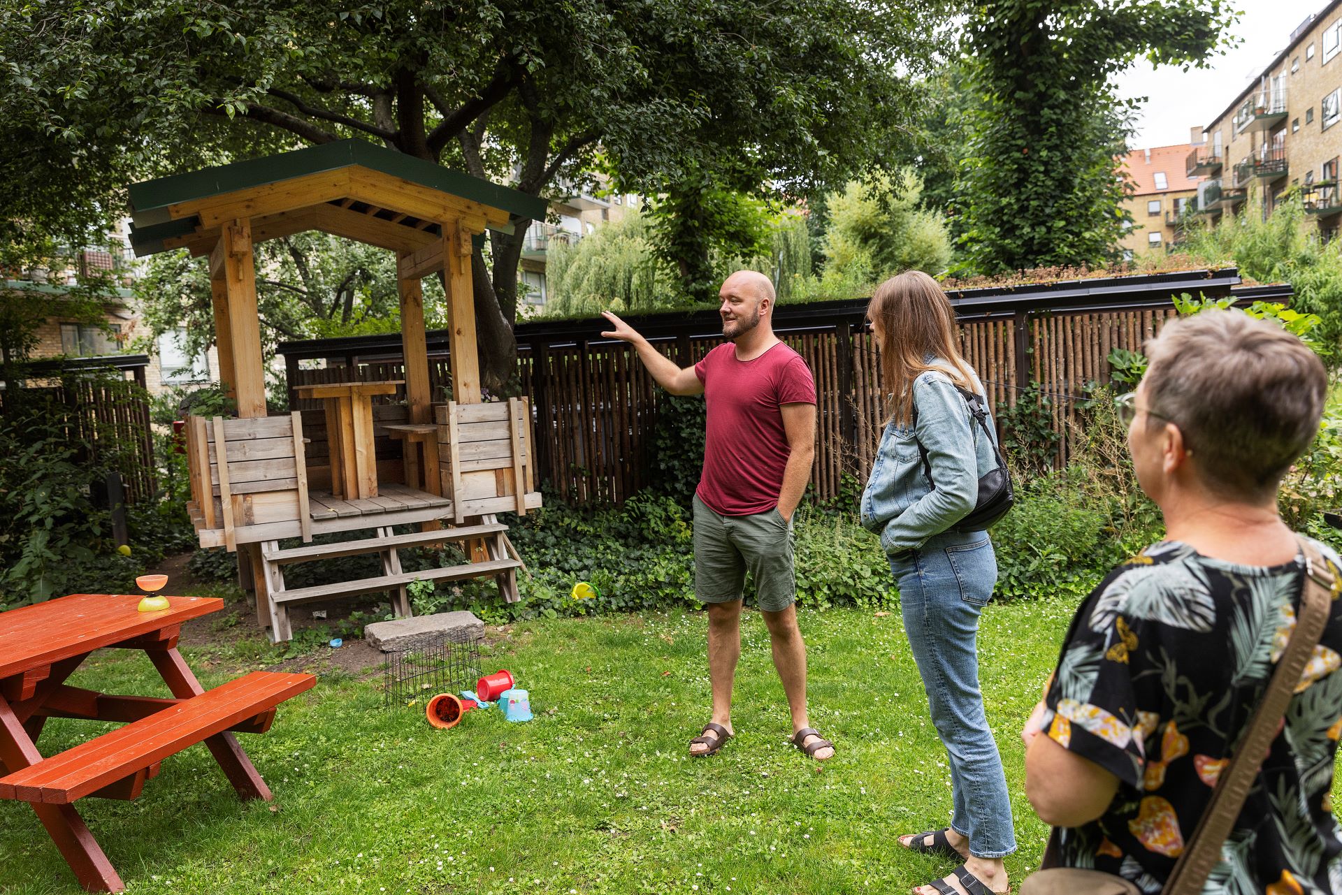 Fællesgården gemmer på mange små hyggekroge og legerum til foreningens mindste beboere.