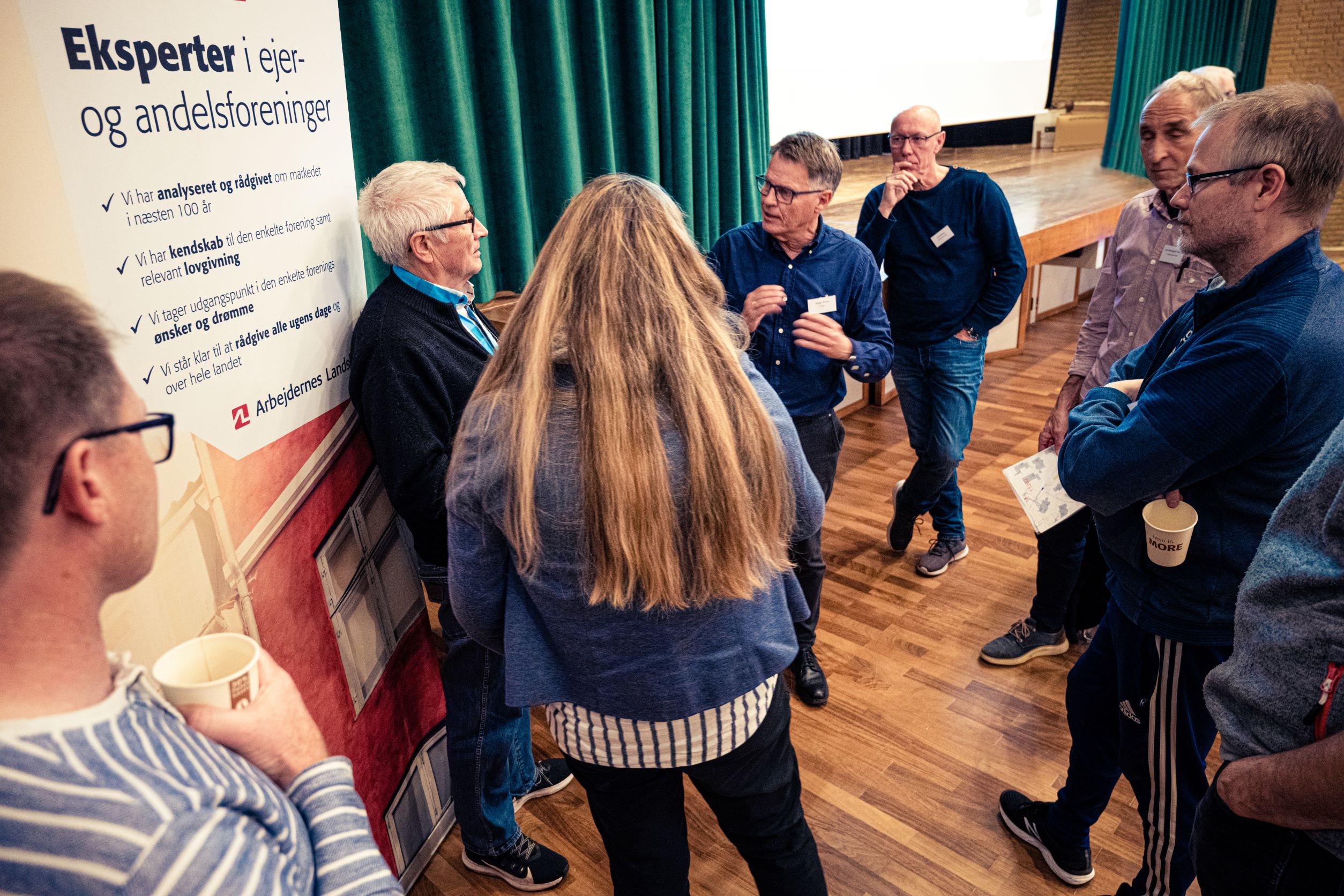 I pausen kunne medlemmer og professionelle aktører få en snak om de spørgsmål, som presser sig på om ladestandere i foreningen.